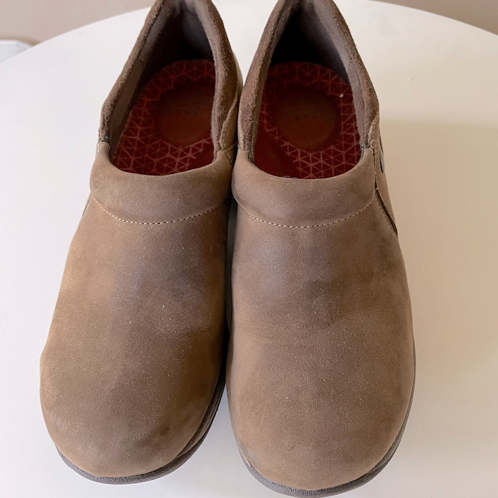 Dansko brown suede shoes